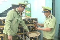 Trên xe có hơn 3 ngàn chai rượu không có hóa đơn, chứng từ.