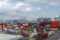 Việt Nam tiếp tục duy trì xuất siêu với giá trị xấp xỉ 410 triệu USD. (Ảnh: Tiến Lực/TTXVN).