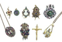 Những món đồ trang sức được tìm thấy.