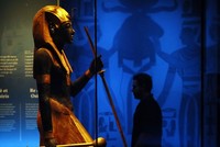 Gần 100 năm kể từ khi lăng mộ của vị pharaoh trẻ tuổi trị vì vương triều Ai Cập được khai quật, bí ẩn về cái chết của vua Tutankhamun sắp được giải mã. Ảnh: AP