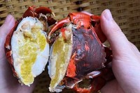 Cua cốm tại một cửa hàng hải sản ở TP HCM. Ảnh: HSHL.