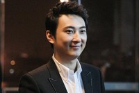 Hiện Vương Tư Thông là Tổng giám đốc Công ty TNHH Phổ Tư Bắc Kinh, người sáng lập IG Electronic Sports Club và là giám đốc điều hành tập đoàn Vạn Đạt. Ảnh: qq.