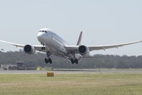 Hành khách trên chuyến bay kéo dài 19 tiếng 19 phút được nhìn thấy mặt trời mọc hai lần. Ảnh: CNBC. 