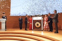 Chủ tịch FLC Trịnh Văn Quyết tham gia gõ cồng mở màn phiên giao dịch kỷ niệm 20 năm thành lập của SGX.