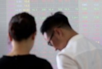 Nhiễu phiên đáo hạn hợp đồng phái sinh: Ai ép giá, ai hưởng lợi?