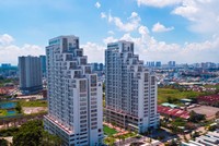 Luxgarden có thiết kế độc đáo, tầm nhìn hai mặt hướng sông Sài Gòn, tọa lạc trên trục đường Nguyễn Văn Quỳ (Q.7), liền kề khu đô thị Phú Mỹ Hưng có kết nối giao thông vô cùng thuận tiện. 