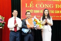 Lãnh đạo tỉnh Quảng Ngãi trao Nghị quyết và chúc mừng đồng chí Nguyễn Tấn Đức.