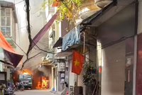 Hà Nội: Nổ bình gas gây cháy lớn tại ngõ Bùi Ngọc Dương