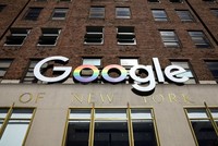 Logo Google được gắn bên ngoài các văn phòng công ty ở New York, Hoa Kỳ. (Nguồn: Reuters)
