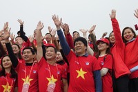 Đoàn hành trình Tôi yêu Tổ quốc tôi của Vietjet tham gia lễ công bố thông điệp Hành trình Tôi yêu Tổ quốc tôi gửi thanh niên cả nước tại cột cờ Lũng Cũ (Hà Giang).