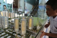 Tín dụng tiêu dùng phục vụ nhu cầu 
bất động sản có rủi ro cao, thời hạn vay dài, việc sử dụng vốn vay không tạo ra thu nhập, nguồn trả nợ chủ yếu từ các nguồn thu nhập khác của khách hàng... nên cần thận trọng.