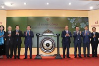 Lãnh đạo Chính phủ và ngành tài chính khai trương phiên giao dịch đầu tiên năm 2019.