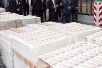 De La Rue in tiền cho khoảng 140 ngân hàng trung ương trên thế giới. (Ảnh minh họa: Daily Express)