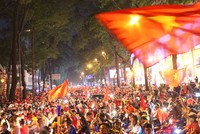 Người hâm mộ “rực cháy” cùng chiến thắng của đội tuyển U22 Việt Nam