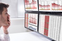 Nhà đầu tư kêu chi phí giao dịch phái sinh đắt đỏ