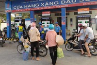 Giá xăng được điều chỉnh giảm kể từ chiều nay (16/12). Ảnh: M.Q.