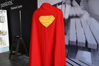 Chiếc áo choàng của nhân vật siêu anh hùng Superman. (Nguồn: headlinesoftoday)
