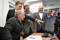 Tổng thống Nga Vladimir Putin đang dùng máy tính chạy Windows XP. Ảnh: Alexey Nikolsky.