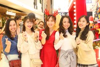 Các thiếu nữ Sài Gòn ra phố chụp ảnh mùa Giáng sinh