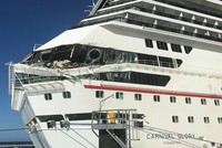 Hai siêu du thuyền va chạm ngoài khơi Mexico, nhiều người bị thương