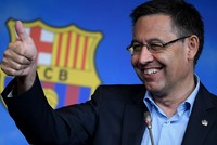 Chủ tịch Bartomeu của Barcelona đã có món quà đặc biệt để khích lệ tinh thần các cầu thủ trong dịp Giáng Sinh.