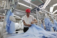 Dệt may Việt Nam trông chờ tín hiệu sáng 2020