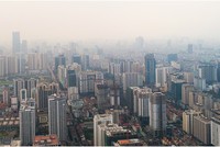 Sự xuất hiện hàng loạt cao ốc thiếu quy hoạch bài bản khu vực Hà Nội khiến nhu cầu bất động sản nội đô có xu hướng đảo chiều.