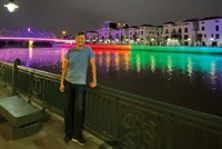 Melvin Poh ghé thăm dự án ven sông Hoàng Huy Riverside lung linh ánh đèn về đêm.