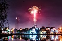 TP. Hà Tĩnh nhiều năm tổ chức bắn pháo hoa đêm giao thừa.