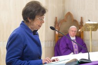 Thứ trưởng Di Giovanni phát biểu trước Giáo hoàng trong một sự kiện tại Vatican. Ảnh: Vatican News.