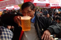 Luật bia rượu mới đang khiến một trong những thị trường bia phát triển nhanh nhất thế giới bị suy giảm nghiêm trọng.