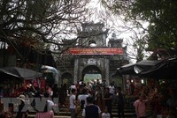 Du khách hành hương trảy hội Chùa Hương. (Ảnh: Thanh Tùng/TTXVN).