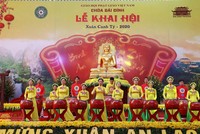 Màn biểu diễn trống hội đặc sắc tại lễ khai mạc. (Ảnh: Đức Phương/TTXVN).