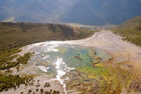 Những hồ nước vôi hóa trên núi cao 4.000 m