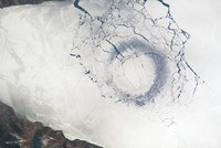 Những vòng tròn băng khổng lồ trên hồ Baikal