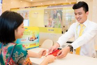 Quà tặng khuyến mãi cũng được người gửi tiết kiệm quan tâm, bên cạnh yếu tố lãi suất.