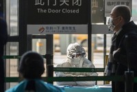 Kinh tế toàn cầu có thể tổn thất đến 160 tỷ USD vì dịch corona. (Ảnh minh họa: Bloomberg).