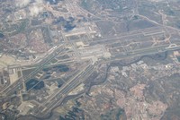 Sân bay Adolfo Suárez Madrid-Barajas nhìn từ trên cao. Ảnh: Wikimedia Commons.