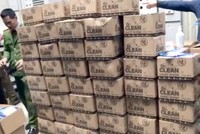 Số khẩu trang và dung dịch nước rửa tay bị thu giữ. Ảnh: Bộ Công an.