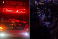 Chiếc xe chạy tuyến Quảng Ninh - Lai Châu vi phạm chở 78/47 hành khách. (Ảnh: PV/Vietnam+).