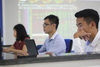 Giao dịch chứng khoán suy cho cùng là sự cân nhắc đánh đổi giữa rủi ro và lợi nhuận.