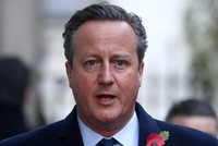 Cựu thủ tướng Anh David Cameron tại London tháng 11/2019. Ảnh: Reuters.