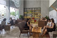 Văn phòng AIA100 là minh chứng cho những cam kết của AIA trong việc lấy khách hàng làm trọng tâm trong mọi hoạt động của mình.