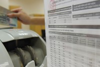 Thời gian qua, nhiều ngân hàng điều chỉnh giảm lãi suất huy động từ 0,05-0,3 điểm phần trăm.