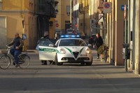 Một xe cảnh sát tại bắc Italy ngày 21/2. Ảnh: Reuters.