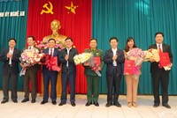 Lãnh đạo tỉnh Nghệ An chúc mừng các cán bộ được Ban Bí thư chỉ định tham gia Ban Chấp hành Đảng bộ tỉnh.