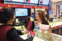 Giá vàng nhảy múa, nhìn lại bài toán huy động vàng trong dân