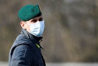 Cảnh sát tại Italy ngày 26/2. Ảnh: AFP.