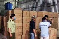 400 thùng khẩu trang bị phát hiện. 