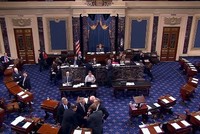 Thượng viện Mỹ thông qua gói ngân sách cho dịch COVID-19. (Ảnh: America Magazine).